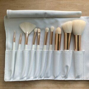 La Beaute Soi Complete Set of 10 Makeup Brushes with Case, Brand New, Great Set!